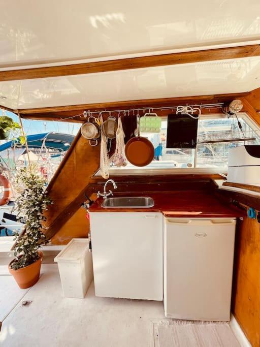 Vintage Classic 70S Boat! Otel Sant Adria de Besos Dış mekan fotoğraf